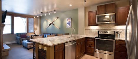 Condo, 1 Bedroom | Private kitchen | Fridge, oven, coffee/tea maker, toaster