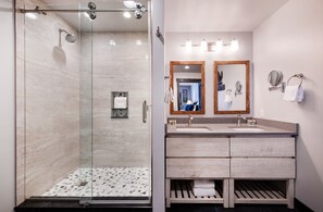 Condo, 2 Bedrooms | Bathroom | Towels - Zephyr Mountain Lodge Vacation Condos - Winter Park CO (Winter Park)