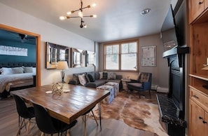 Condo, 2 Bedrooms | Living area