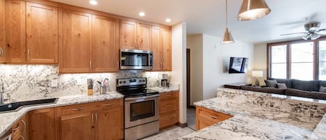 公寓式客房, 3 间卧室 | 私人厨房 | 冰箱、烤箱、茶具/咖啡用具、烤面包机