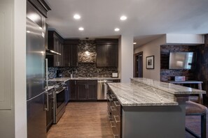 Condo, 3 Bedrooms | Private kitchen | Fridge, oven, coffee/tea maker, toaster