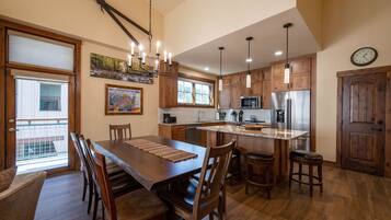 Condo, 3 Bedrooms | Dining