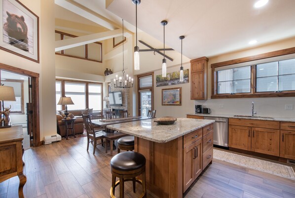 Condo, 3 Bedrooms | Interior