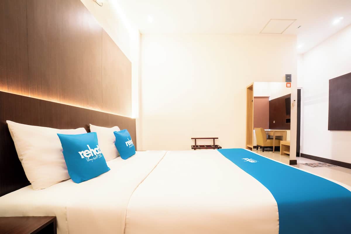 Executive Room | Desk, laptop workspace, free WiFi, bed sheets