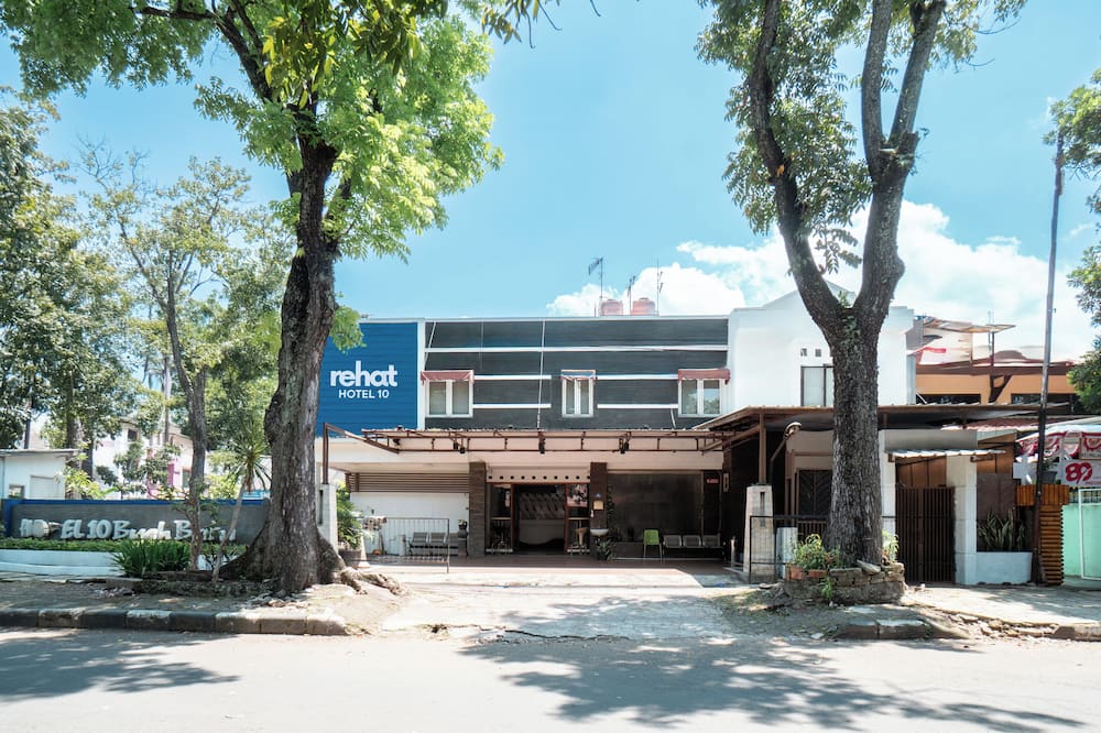 Rehat at Hotel 10 Buah Batu