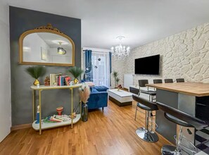 Interior - Escapade Exotique-Private Terrace-Love&Jacuzzi (Unknown)