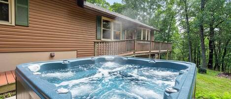 Outdoor spa tub