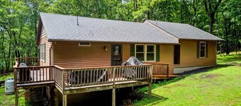 20 acres w/Private Pavilion, Hot Tub & Fire Pit