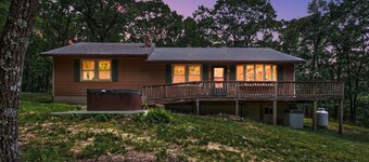 Nature Retreat w/Hot Tub, Fire Pit & Outdoor Fun!