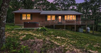 20 acres w/Private Pavilion, Hot Tub & Fire Pit
