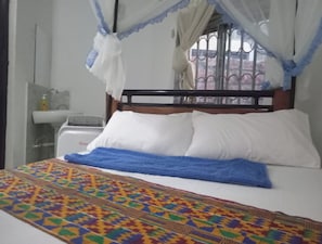 Standard-Doppelzimmer | Schreibtisch, kostenloses WLAN