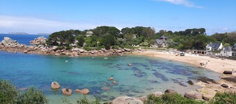 "Les pieds dans l'eau": panoramic sea views and direct beach access!