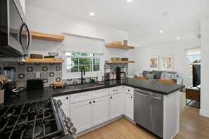 Fridge, microwave, oven, stovetop - High End Renovated Entire Spanish Style Hillcrest (San Diego)