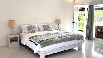 4 bedrooms, iron/ironing board, WiFi, bed sheets