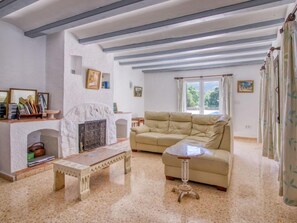 Casa, 4 habitaciones | Área de sala de estar