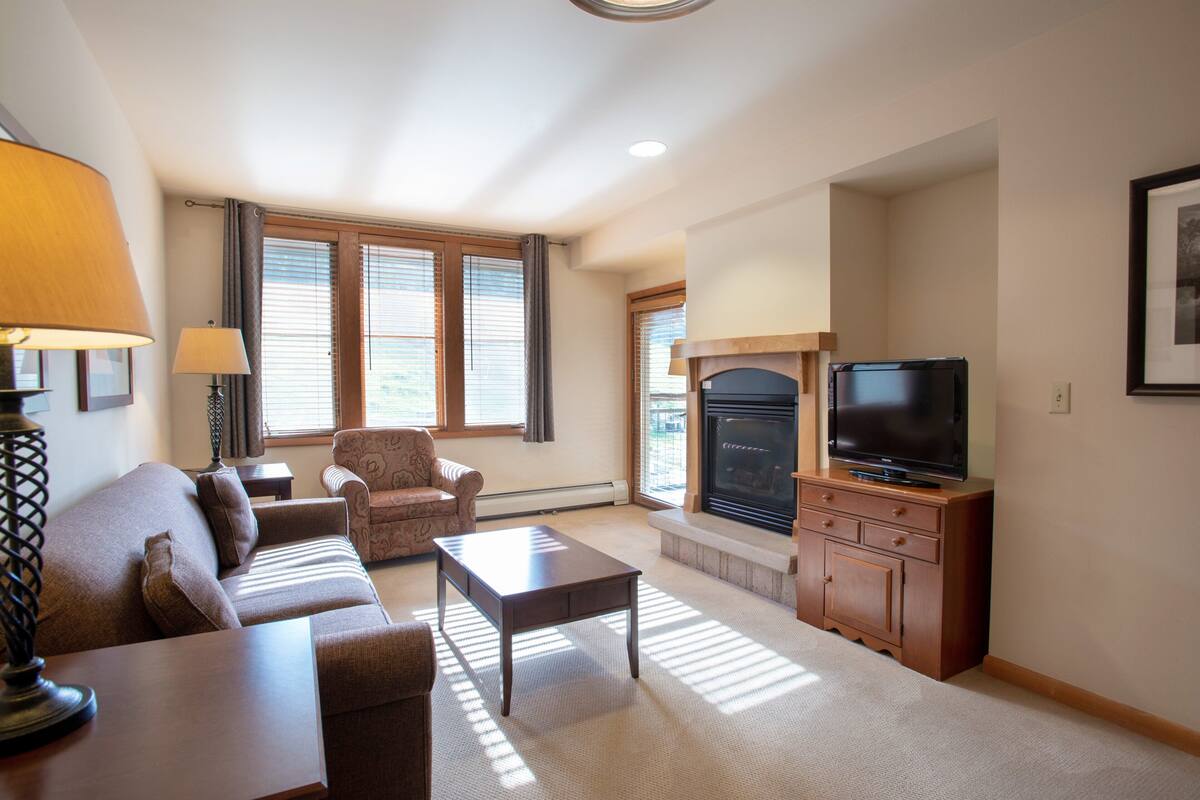 Condo, 2 Bedrooms | Living area