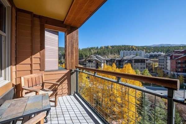 Condo, 2 Bedrooms | Property grounds