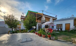 Front of property - Yanglha Guest House (Leh)
