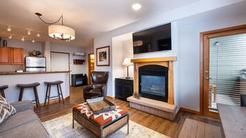 Condo, 2 Bedrooms | Living area