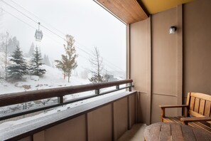 Condo, 2 Bedrooms | Property grounds