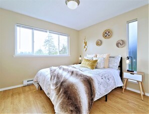 1 bedroom, desk, iron/ironing board, WiFi