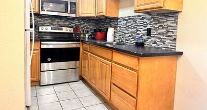 BD37 1b1b Apt Unit 5 @S Seattle close to airport