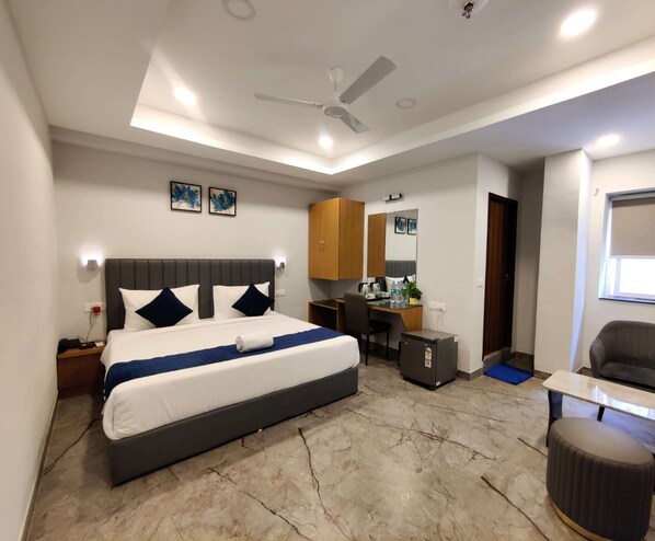 Superior Room | Premium bedding, pillow-top beds, minibar, individually furnished