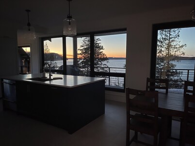 Beautiful new 3 bedroom house with stunning ocean views! A short walk to marina.