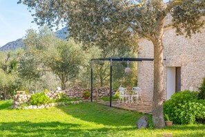 Outdoor dining - CA SES FALIES - Rustic villa with private pool and free wifi (Felanitx)