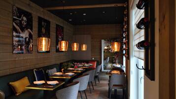 House | Dining