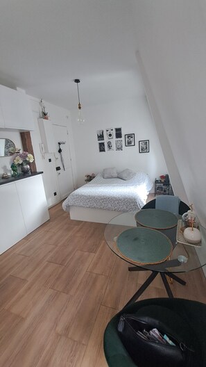 1 chambre, fer et planche à repasser, Wi-Fi, literie fournie