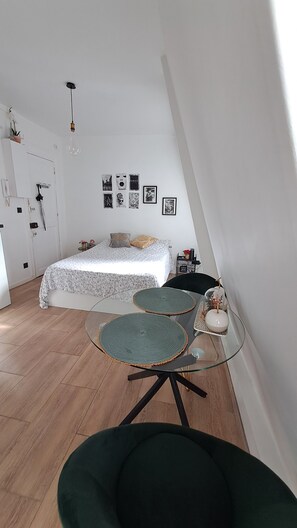 1 chambre, fer et planche à repasser, Wi-Fi, literie fournie