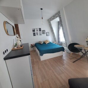 1 chambre, fer et planche à repasser, Wi-Fi, literie fournie