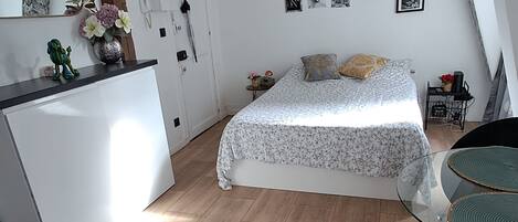 1 bedroom, iron/ironing board, WiFi, bed sheets