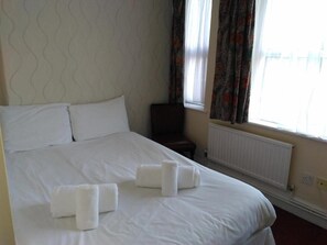 Desk, laptop workspace, free WiFi, bed sheets - The Crown Hotel (Stoke-on-Trent)