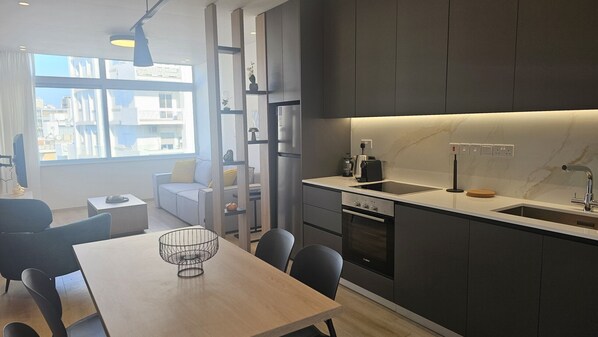 Fridge, microwave, oven, coffee/tea maker