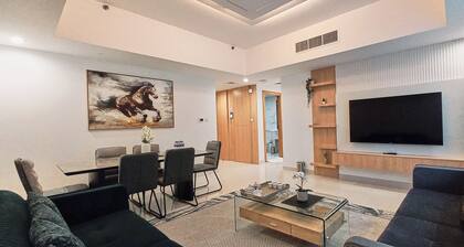 Royal Home Deluxe Apartments, Beach View, 5min to Corniche