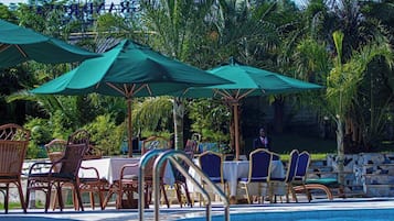 3 outdoor pools