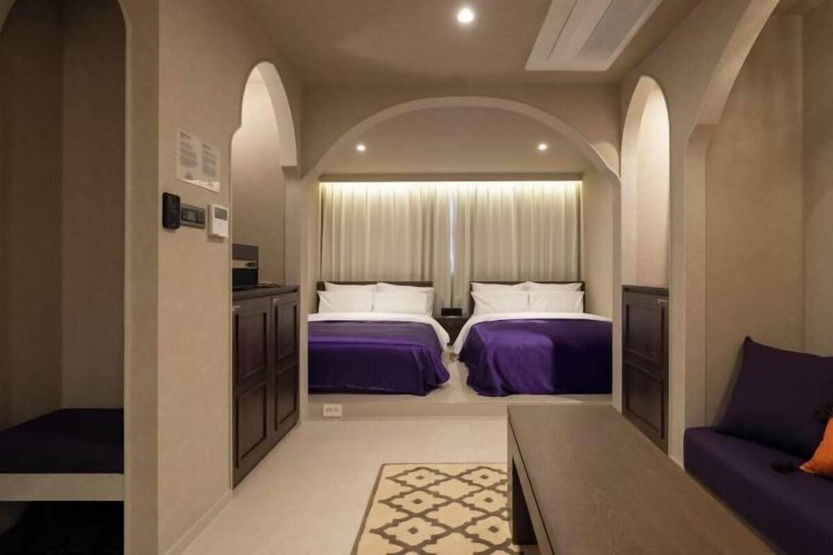 Desk, laptop workspace, free WiFi, bed sheets