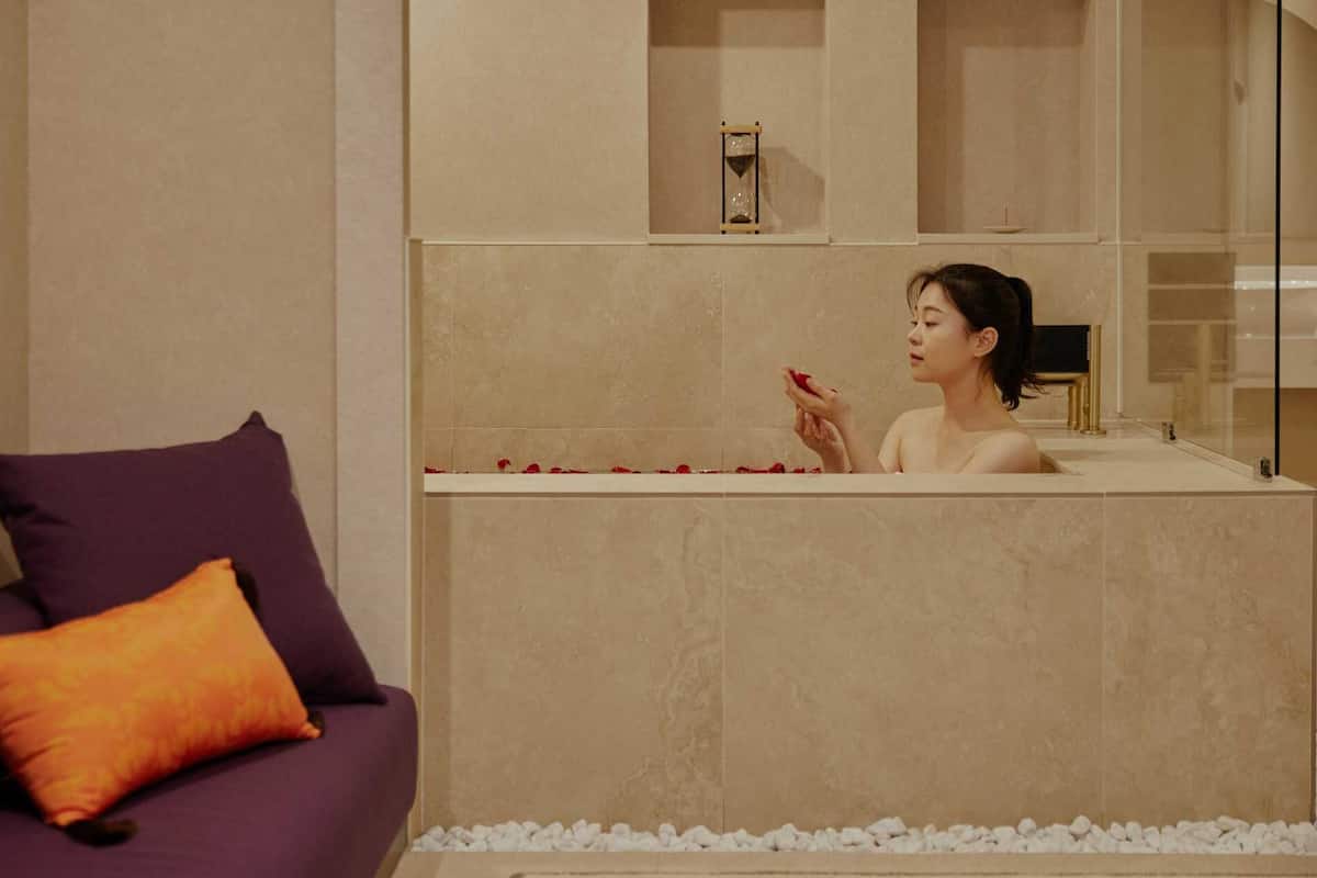 Family Spa | NAR | Private spa tub