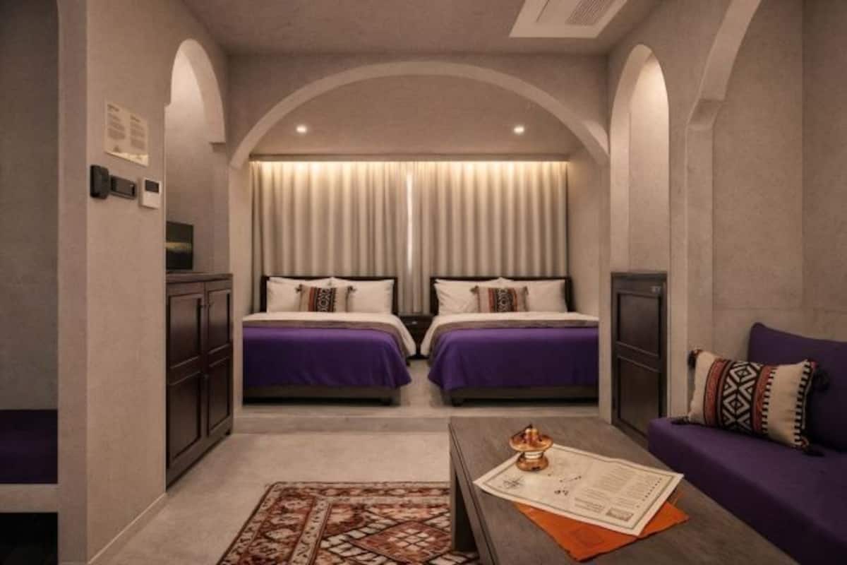 Free WiFi, bed sheets