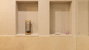 A minimalist bathroom with two shelves, one holding a glass hourglass and the other a small dish and a pink crystal. - Stay Passport Morocco Spa Incheon Songdo (Incheon)