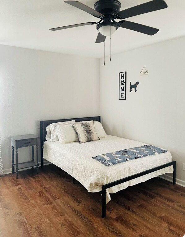 2 bedrooms, iron/ironing board, WiFi, bed sheets