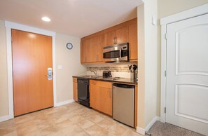 Condo, 1 Bedroom | Private kitchen | Coffee/tea maker, toaster