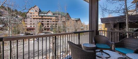 Condo, 2 Bedrooms | Property grounds