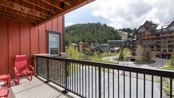 Condo, 2 Bedrooms | Property grounds