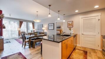 Condo, 2 Bedrooms | Interior