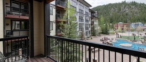 Condo, 2 Bedrooms | Property grounds