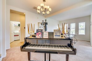 Interior - 5 Mi to Dtwn Clermont: Family Home w/ Water Views! (Clermont)