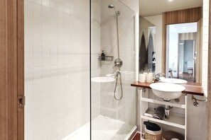 Douche, sèche-cheveux